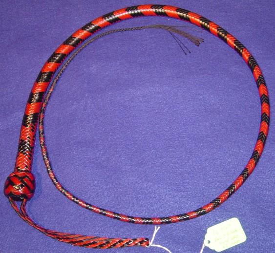 4ft Red and Black 16 plait Signal whip with Box pattern knot 1.jpg